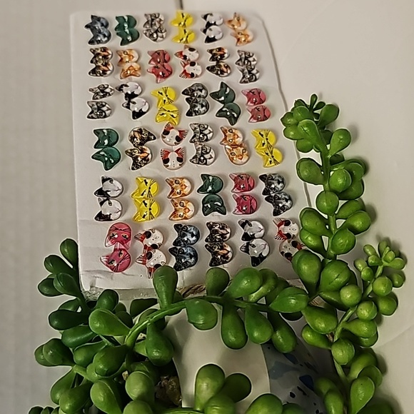 36 Stud Earrings Cat Design New - Picture 4 of 4